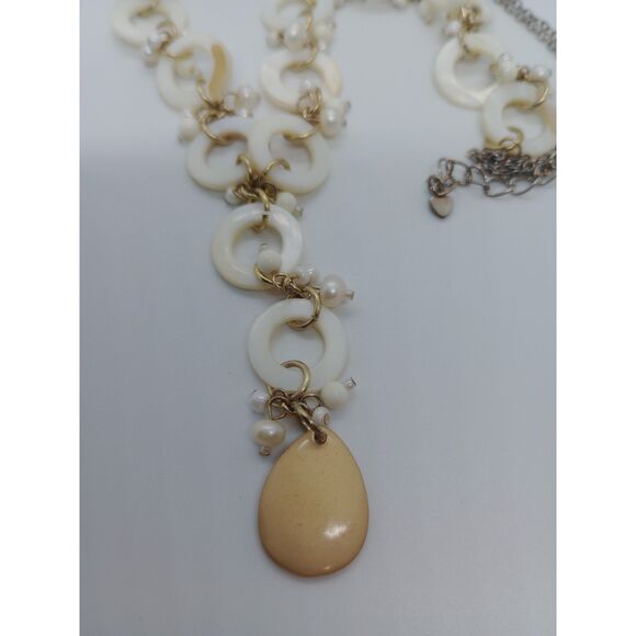 Vintage White Shell Circles Y Drop Gold Tone Teardrop 16-18" Pendant Necklace - Picture 3 of 6